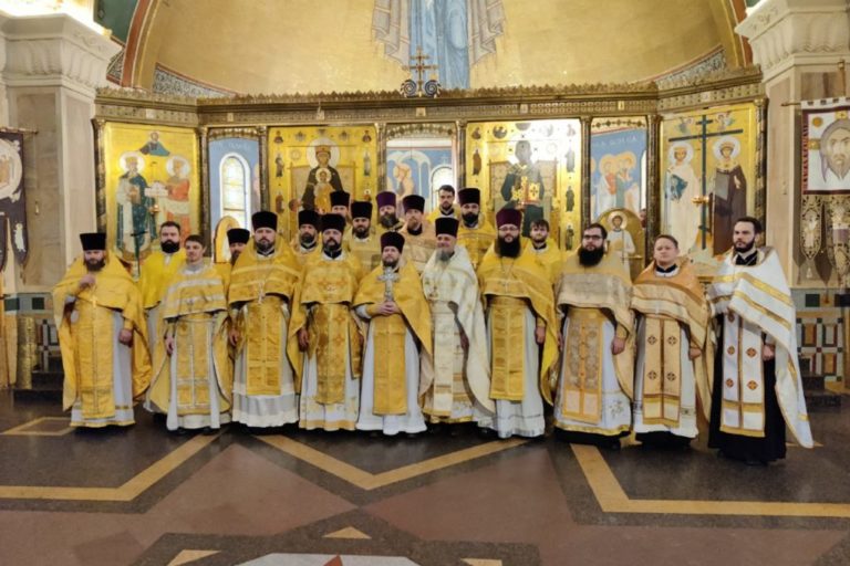 В рамках Белорусских Рождественских чтений в Державном храме Свято-Елисаветинского монастыря города Минска была совершена миссионерская Божественная литургия с пояснениями